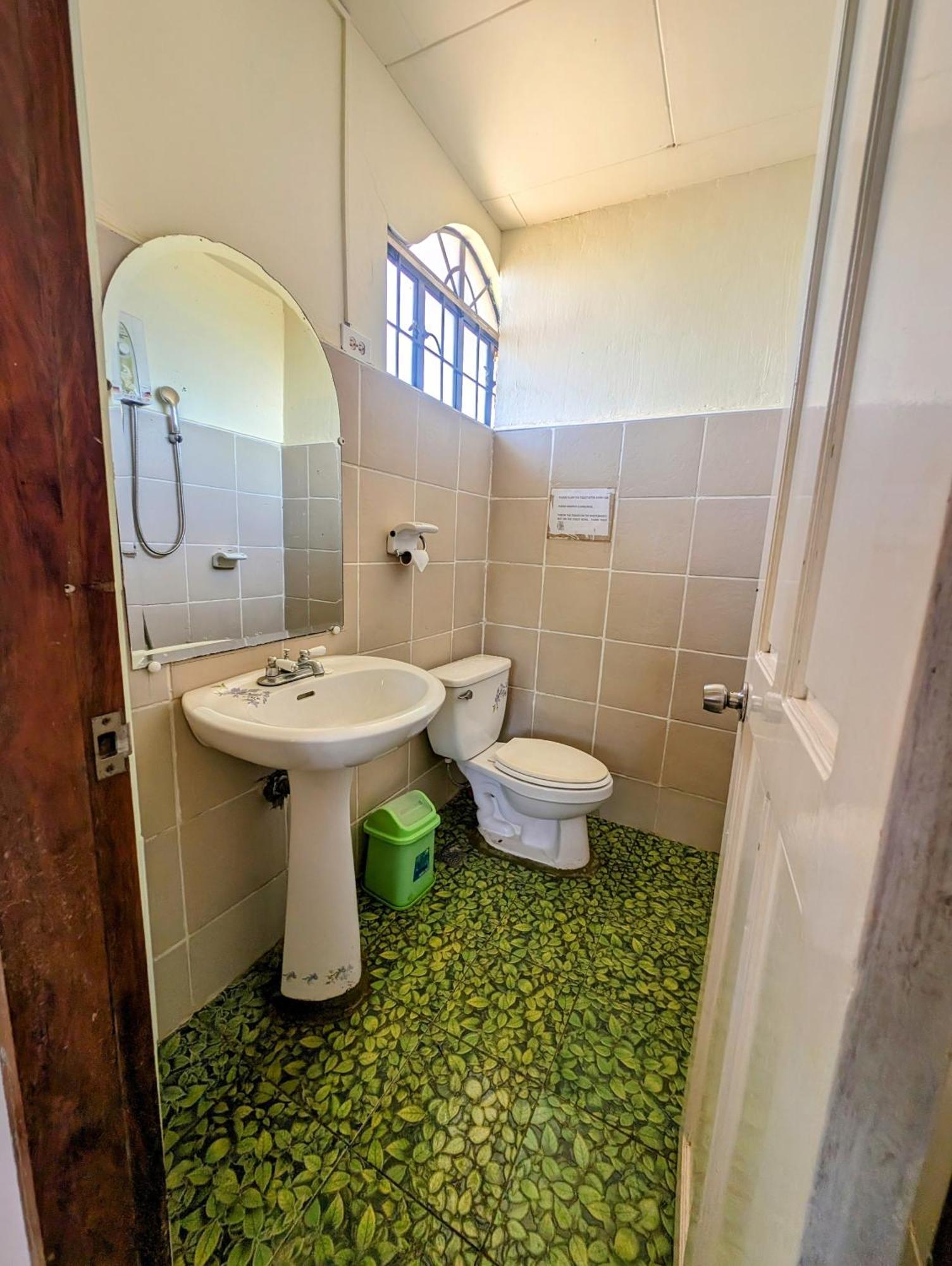 Screaming Gecko Hostel Busuanga Dış mekan fotoğraf