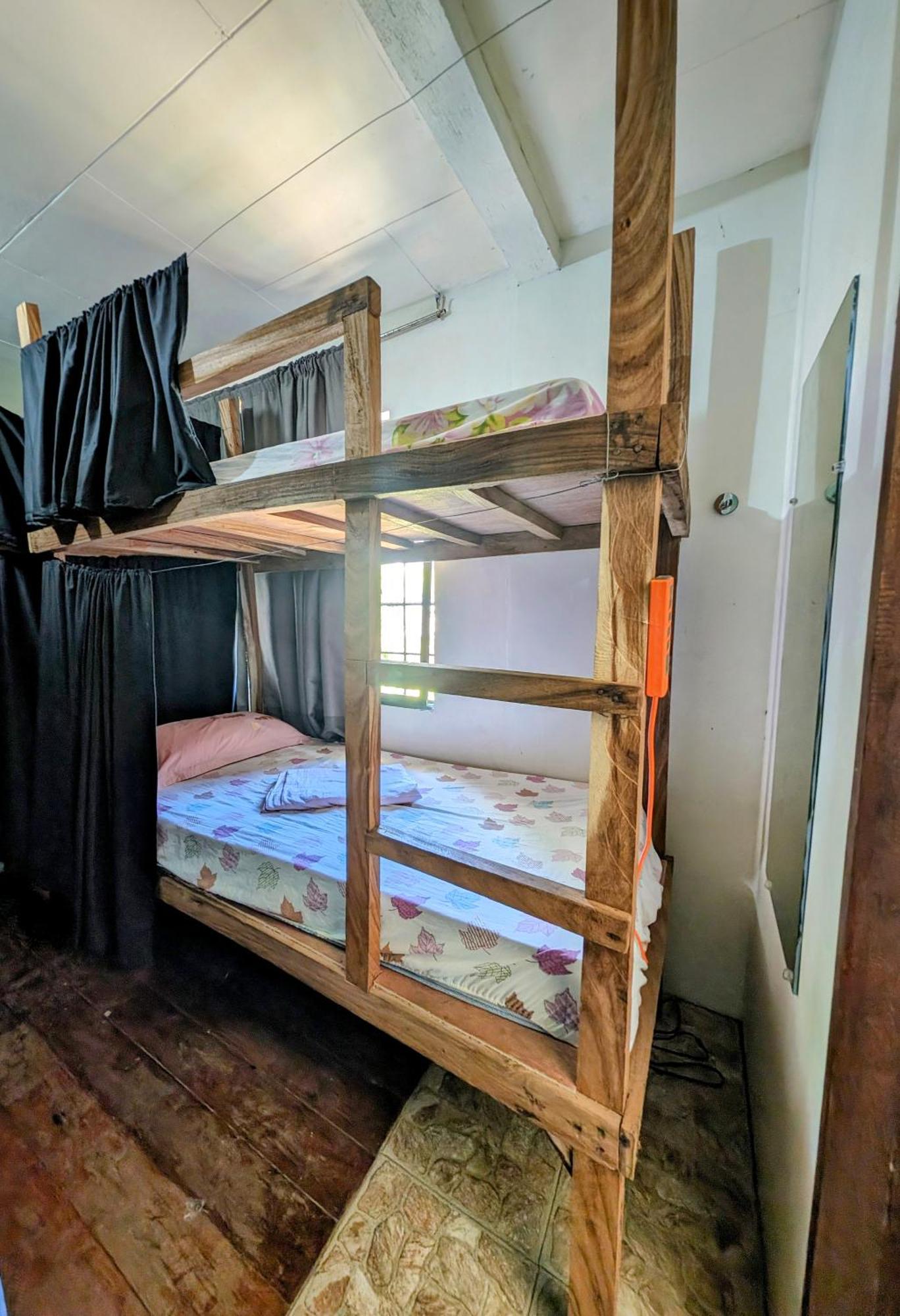 Screaming Gecko Hostel Busuanga Dış mekan fotoğraf